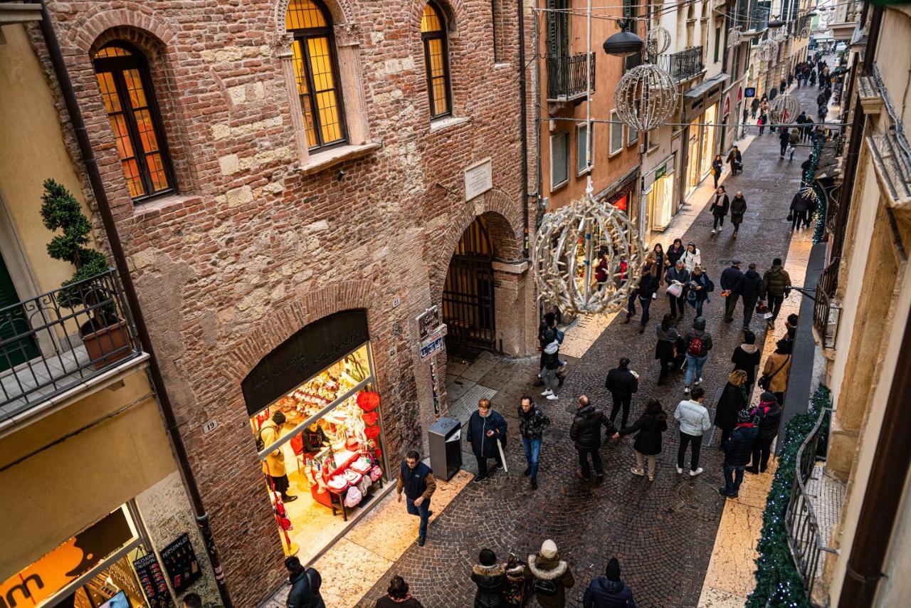 Domus Verona - Incantevole Residenza Difronte A Casa Giulietta Extérieur photo