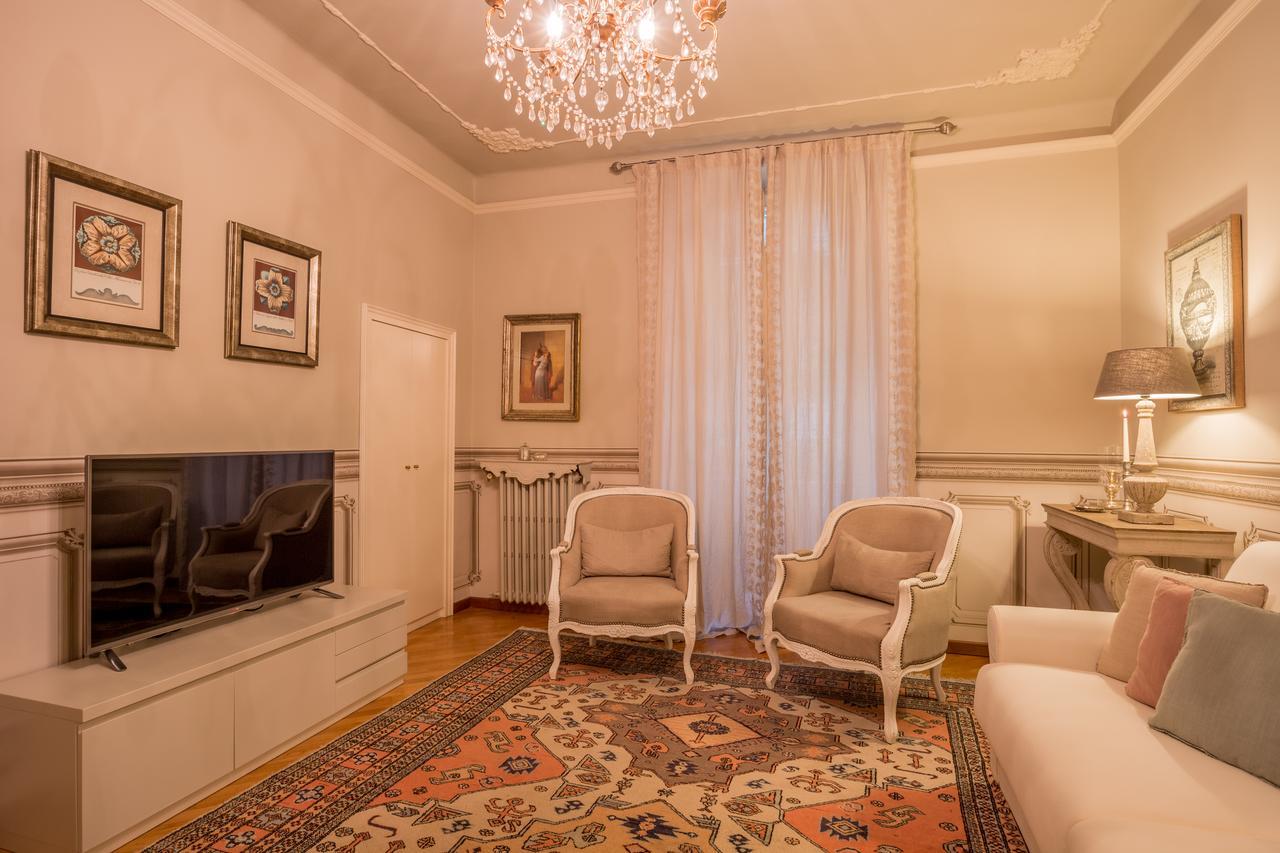 Domus Verona - Incantevole Residenza Difronte A Casa Giulietta Extérieur photo