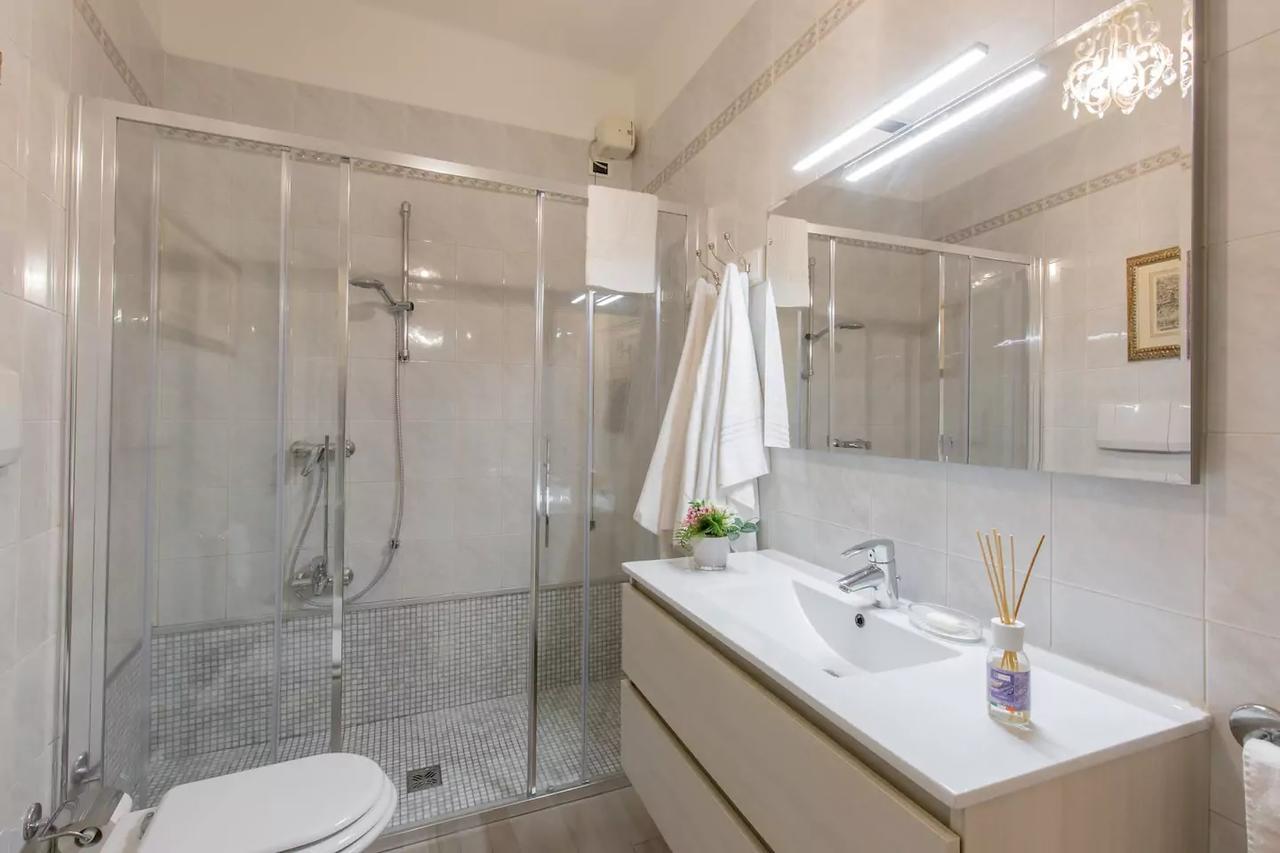 Domus Verona - Incantevole Residenza Difronte A Casa Giulietta Extérieur photo